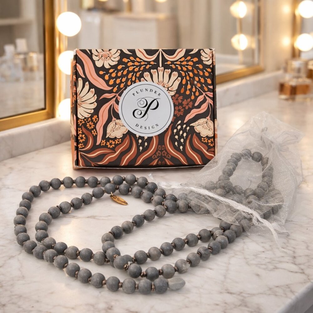 Plunder Yara Light Grey 32’ Beaded Necklace Gray